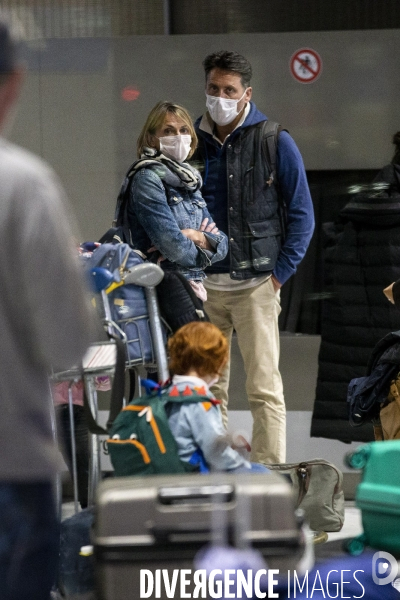 Arrivée de passagers en provenance de Shanghai à Roissy CDG.