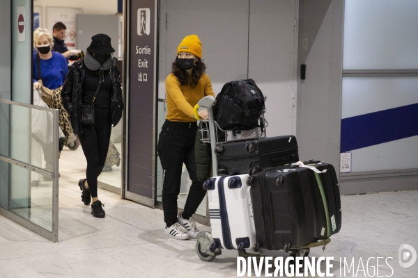 Arrivée de passagers en provenance de Shanghai à Roissy CDG.