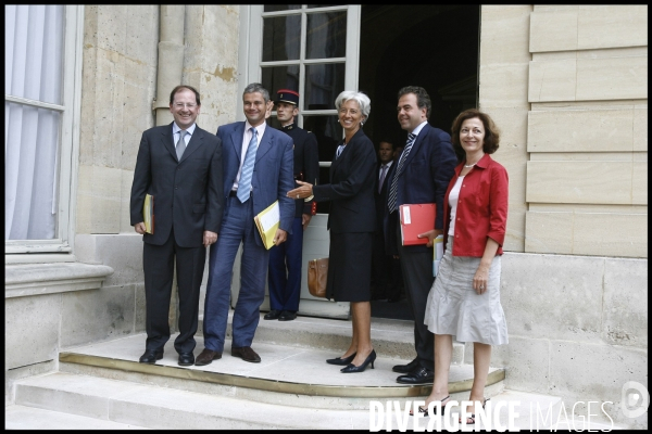 Reunion a matignon sur la crise economique