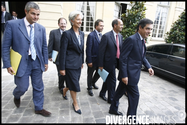 Reunion a matignon sur la crise economique