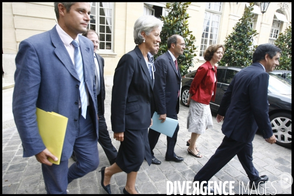 Reunion a matignon sur la crise economique