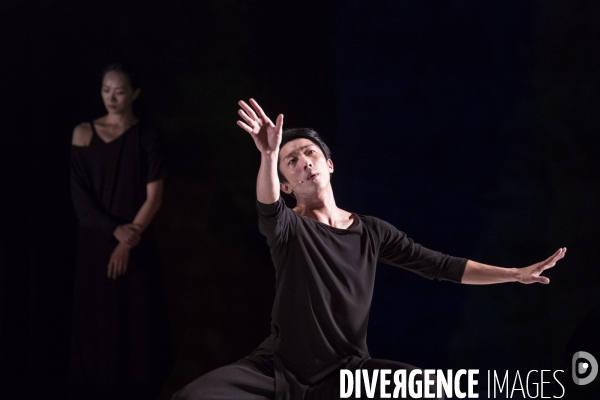 13 tongues - Cheng Tsung-lung - Cloud Gate Dance Theatre of Taiwan