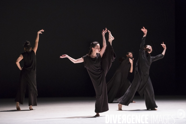 13 tongues - Cheng Tsung-lung - Cloud Gate Dance Theatre of Taiwan