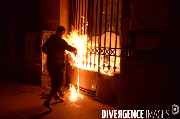 Piotr Pavlenski incendie la Banque de France, Place de la Bastille