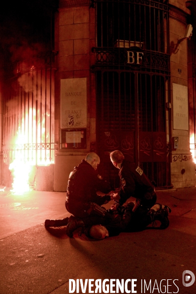 Piotr Pavlenski incendie la Banque de France, Place de la Bastille