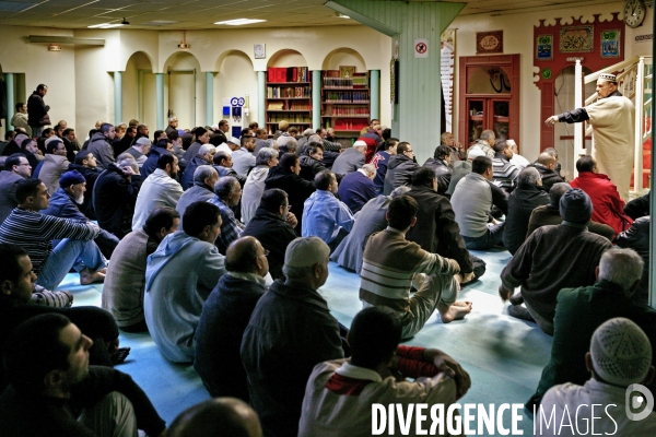 ISLAM - MOSQUÉE IMAM - Prière du vendredi dans différentes mosquées