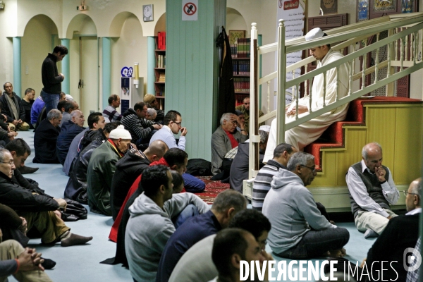 ISLAM - MOSQUÉE IMAM - Prière du vendredi dans différentes mosquées