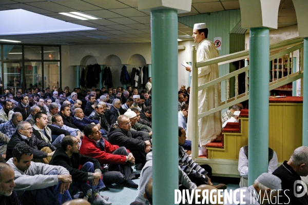 ISLAM - MOSQUÉE IMAM - Prière du vendredi dans différentes mosquées