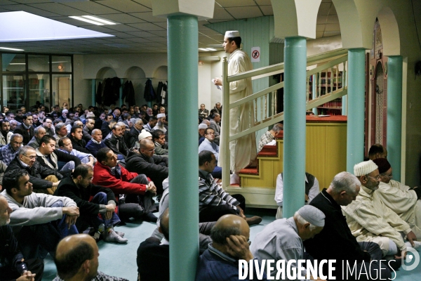 ISLAM - MOSQUÉE IMAM - Prière du vendredi dans différentes mosquées