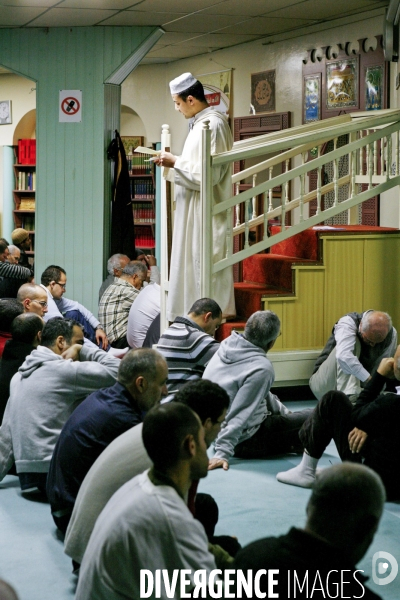 ISLAM - MOSQUÉE IMAM - Prière du vendredi dans différentes mosquées