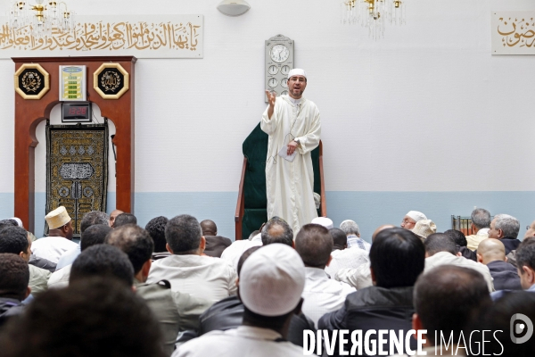 ISLAM - MOSQUÉE IMAM - Prière du vendredi dans différentes mosquées