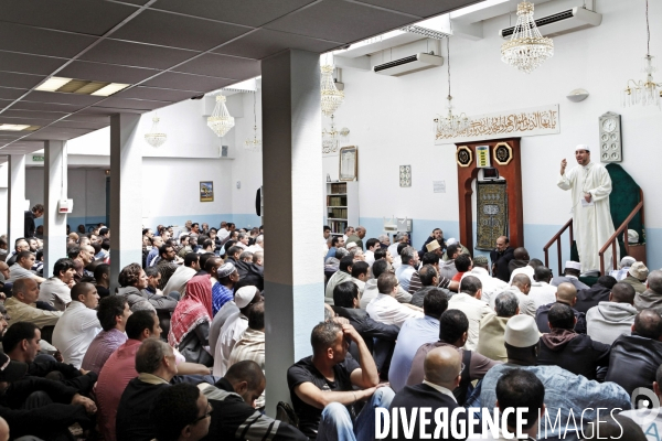 ISLAM - MOSQUÉE IMAM - Prière du vendredi dans différentes mosquées