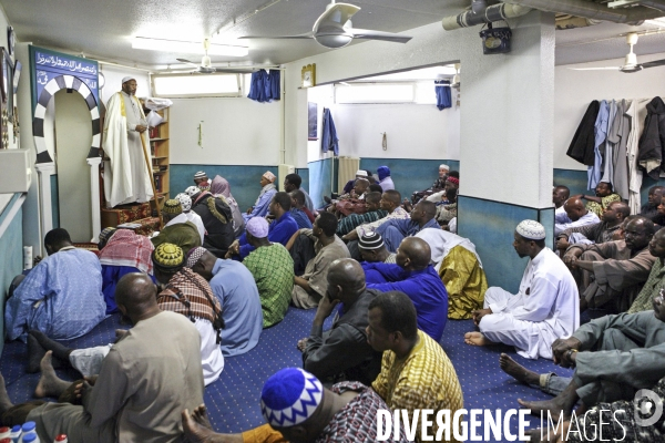 ISLAM - MOSQUÉE IMAM - Prière du vendredi dans différentes mosquées