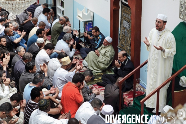 ISLAM - MOSQUÉE IMAM - Prière du vendredi dans différentes mosquées