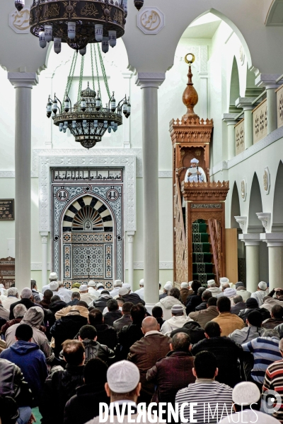 ISLAM - MOSQUÉE IMAM - Prière du vendredi dans différentes mosquées