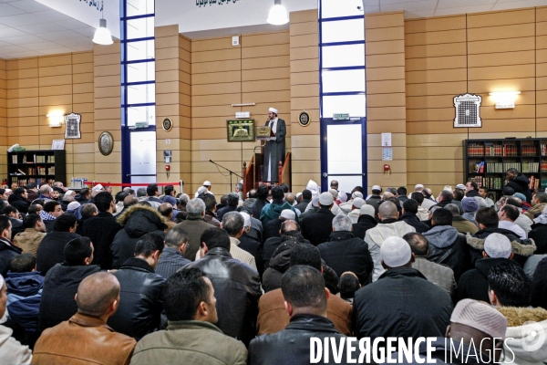 ISLAM - MOSQUÉE IMAM - Prière du vendredi dans différentes mosquées