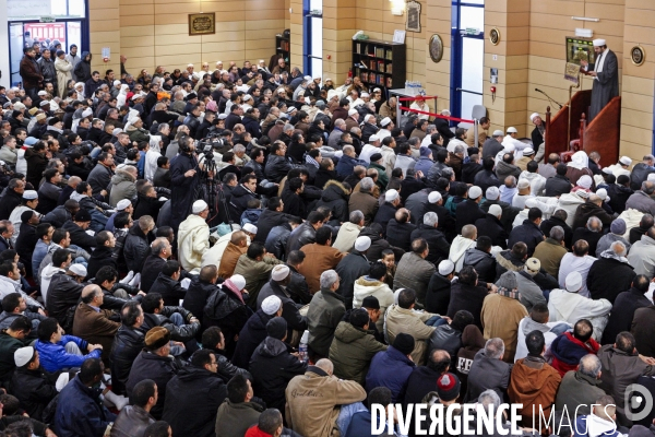 ISLAM - MOSQUÉE IMAM - Prière du vendredi dans différentes mosquées