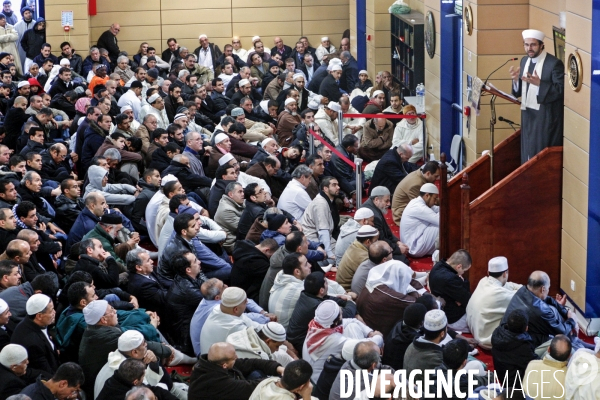 ISLAM - MOSQUÉE IMAM - Prière du vendredi dans différentes mosquées