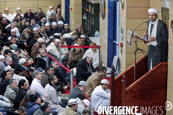 ISLAM - MOSQUÉE IMAM - Prière du vendredi dans différentes mosquées