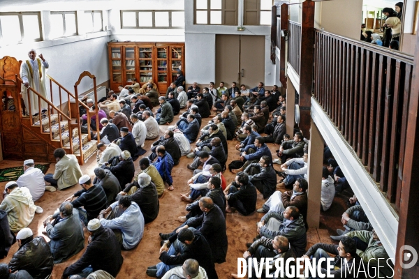 ISLAM - MOSQUÉE IMAM - Prière du vendredi dans différentes mosquées