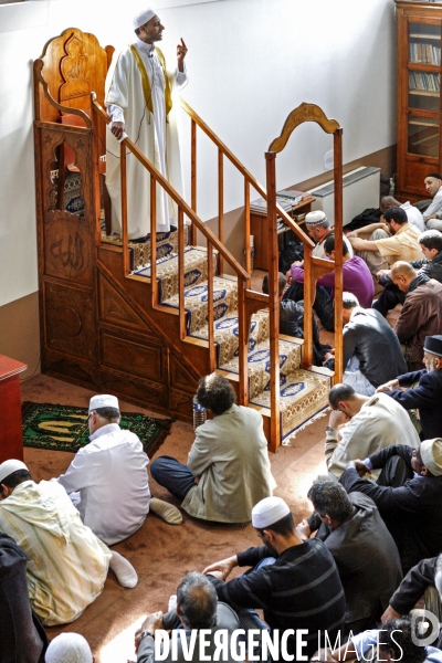 ISLAM - MOSQUÉE IMAM - Prière du vendredi dans différentes mosquées