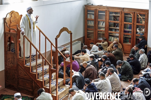 ISLAM - MOSQUÉE IMAM - Prière du vendredi dans différentes mosquées