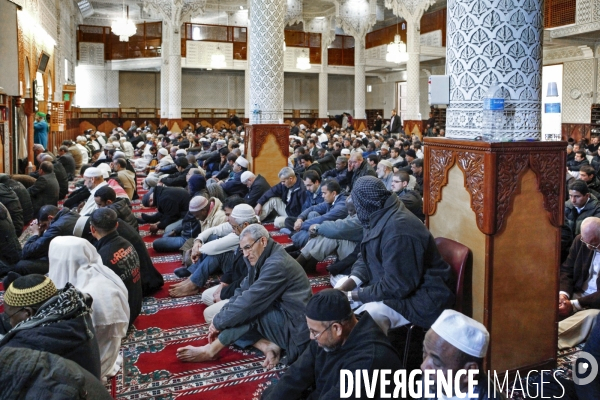 ISLAM - MOSQUÉE IMAM - Prière du vendredi dans différentes mosquées