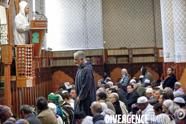 ISLAM - MOSQUÉE IMAM - Prière du vendredi dans différentes mosquées