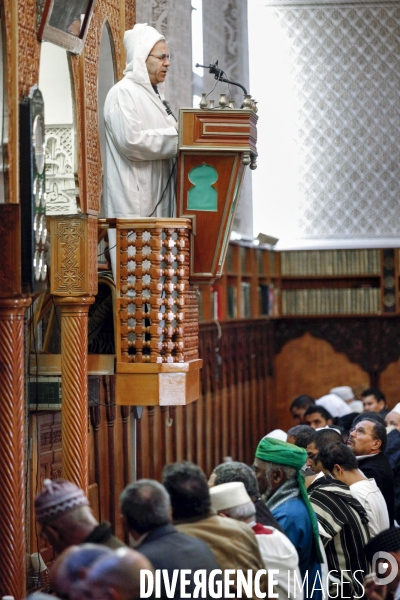 ISLAM - MOSQUÉE IMAM - Prière du vendredi dans différentes mosquées