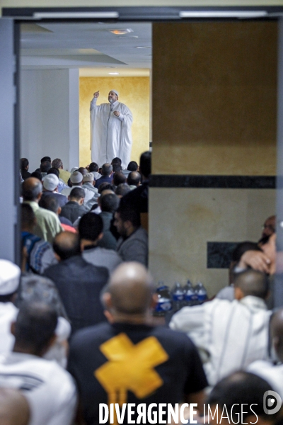 ISLAM - MOSQUÉE IMAM - Prière du vendredi dans différentes mosquées