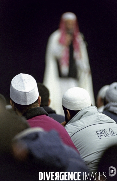 ISLAM - MOSQUÉE IMAM - Prière du vendredi dans différentes mosquées