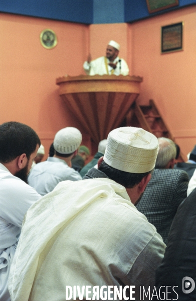 ISLAM - MOSQUÉE IMAM - Prière du vendredi dans différentes mosquées