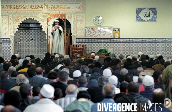 ISLAM - MOSQUÉE IMAM - Prière du vendredi dans différentes mosquées