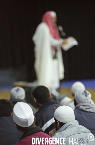 ISLAM - MOSQUÉE IMAM - Prière du vendredi dans différentes mosquées