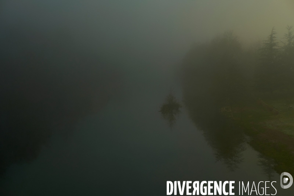 Brume matinale sur des paysages d  Ardèche.