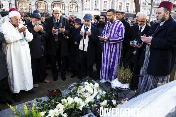 Dépôt de gerbe au Bataclan pour les imams européens.