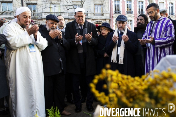 Dépôt de gerbe au Bataclan pour les imams européens.