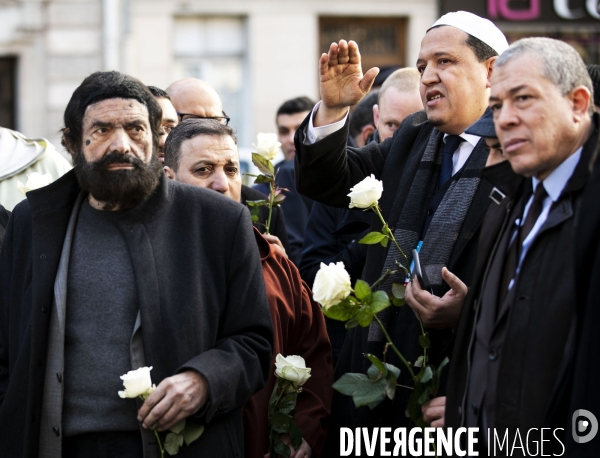 Dépôt de gerbe au Bataclan pour les imams européens.