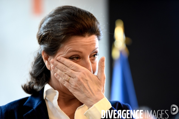 Agnès Buzyn et Olivier Véran. Passation de pouvoir au ministère des solidarités et de la santé.