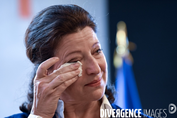 Agnès Buzyn et Olivier Véran. Passation de pouvoir au ministère des solidarités et de la santé.