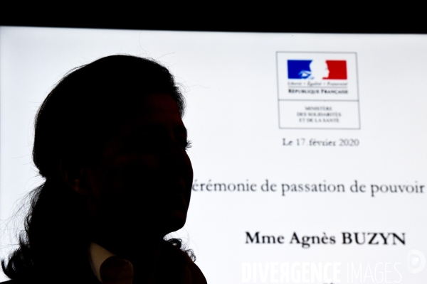 Agnès Buzyn et Olivier Véran. Passation de pouvoir au ministère des solidarités et de la santé.