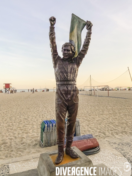 Statue d ayrton senna sur copacabana, rio