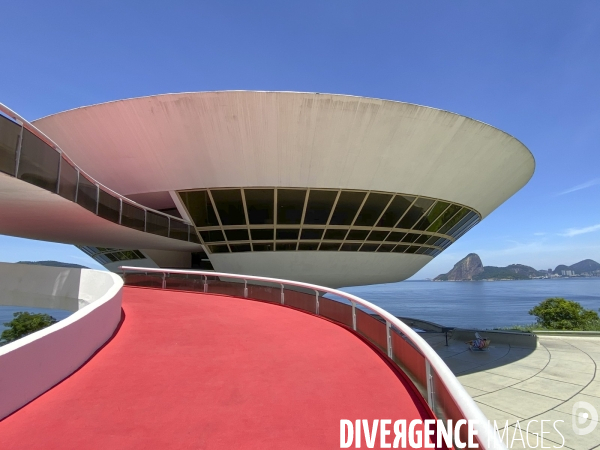 Musee d art contemporain de niteroi a rio