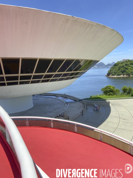 Musee d art contemporain de niteroi a rio