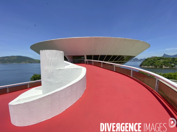 Musee d art contemporain de niteroi a rio