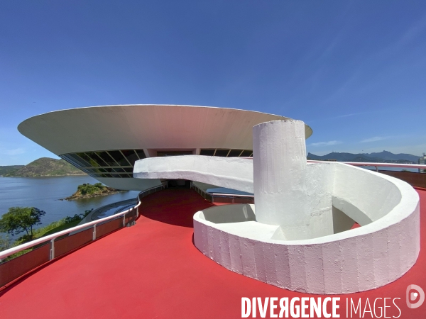 Musee d art contemporain de niteroi a rio