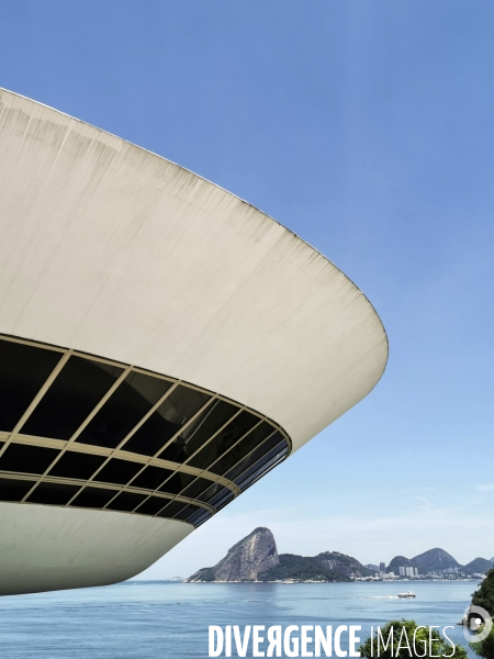 Musee d art contemporain de niteroi a rio