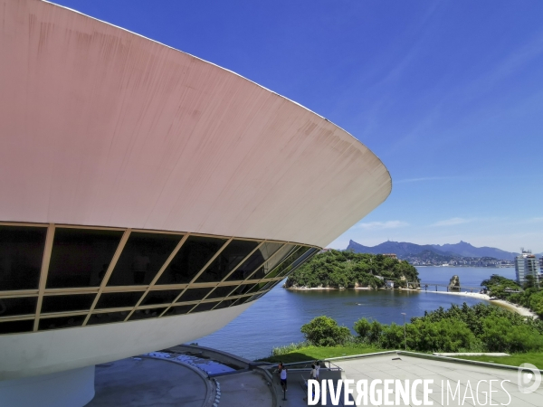 Musee d art contemporain de niteroi a rio