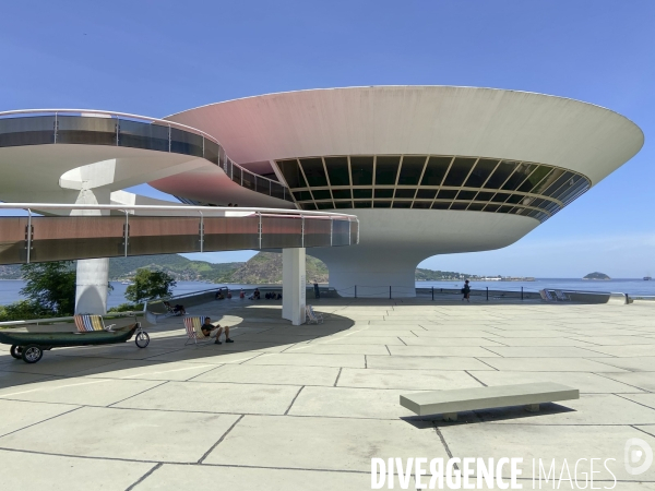 Musee d art contemporain de niteroi a rio