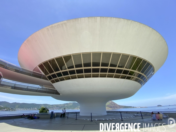 Musee d art contemporain de niteroi a rio